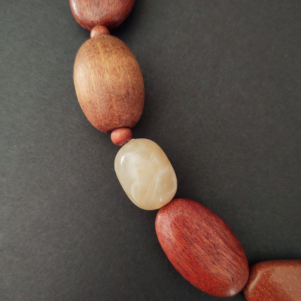 Wood and faux stone necklace - Picture 6 of 12